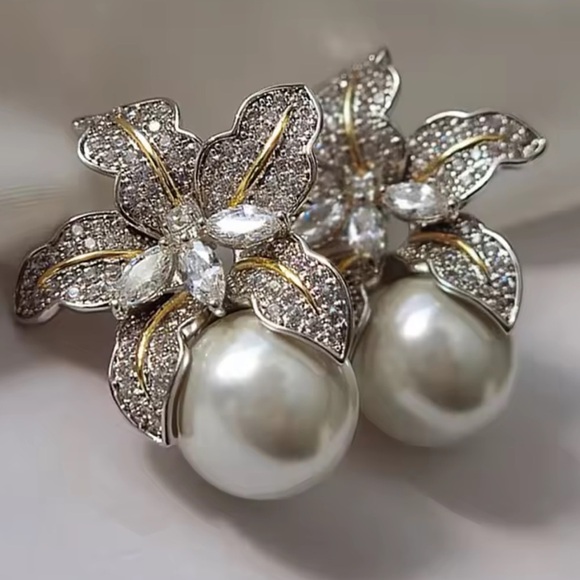 Pearl Flower Elegant Silver Crystal Earrings - Picture 1 of 9